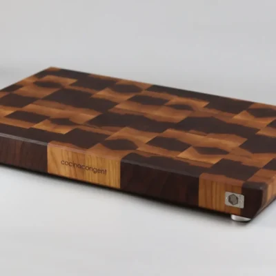 Tabla de cortar en madera oscura de nogal americano