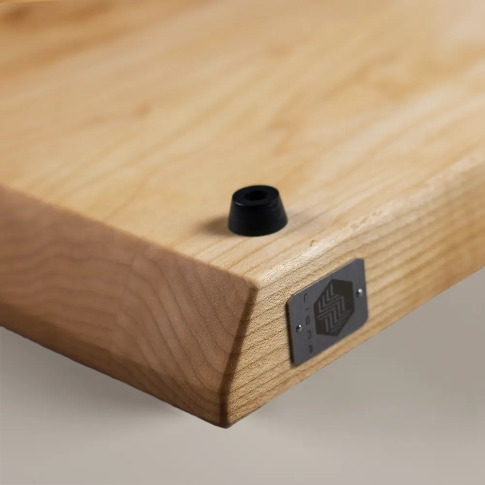 <div class="titlearce"><p class="second-name"> LINEA </p> Érable <p class="hidekey"> Planche de l’érable au grain</p></div>