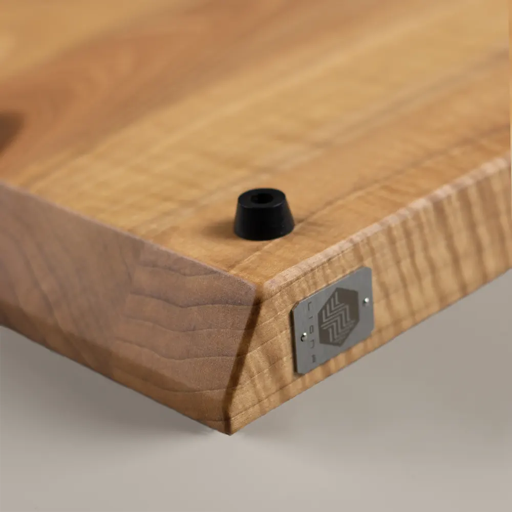 <div class="titlenogal"><p class="second-name">LINEA</p> Noyer <p class="hidekey"> planche de noyer au grain</p></div>