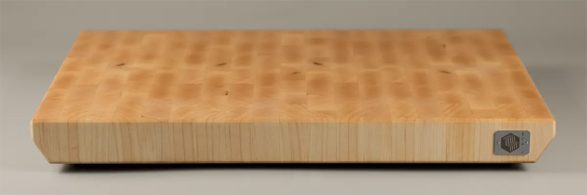 <div class="titlearce"> <p class="second-name"> Pura </p> Érable <p class="hidekey"> Planche à découper en érable end grain</p></div>