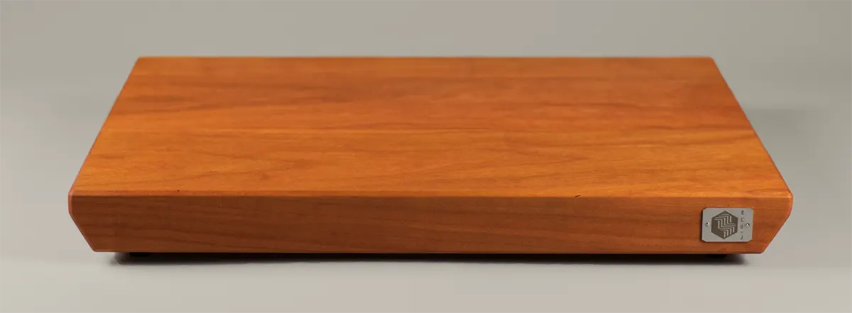 <div class="titlecerezo"><p class="second-name"> LINEA </p> Cerisier <p class="hidekey"> Planche à grains de cerisier</p></div>