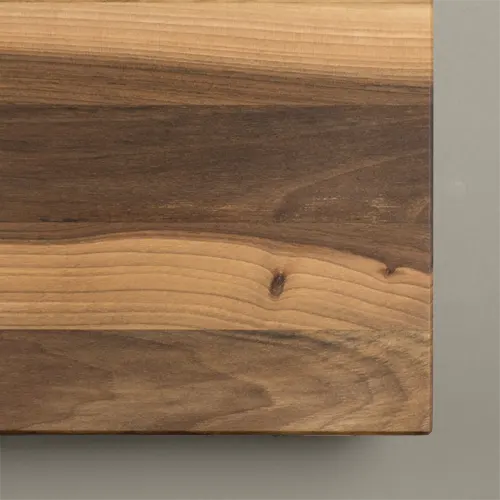 <div class="titlenogal"><p class="second-name">LINEA</p> Noyer <p class="hidekey"> planche de noyer au grain</p></div>