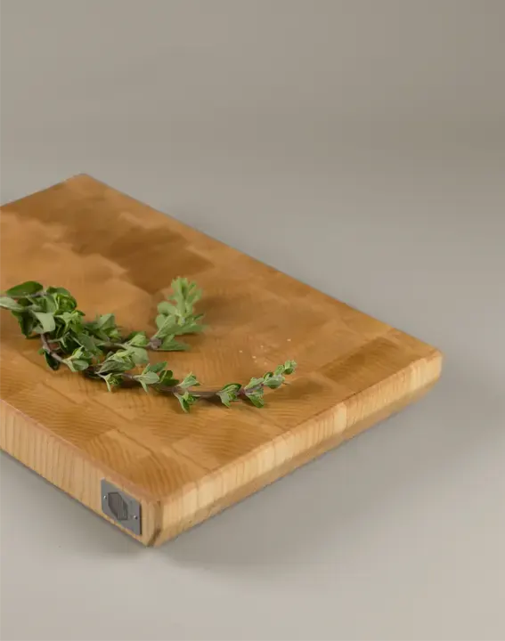 <div class="titlearce"> <p class="second-name"> Pura </p> Érable <p class="hidekey"> Planche à découper en érable end grain</p></div>