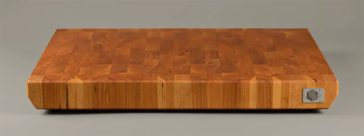 <div class="titlecerezo"> <p class="second-name">Pura</p> Cerisier <p class="hidekey"> Planche à découper pour cerisier</p></div>